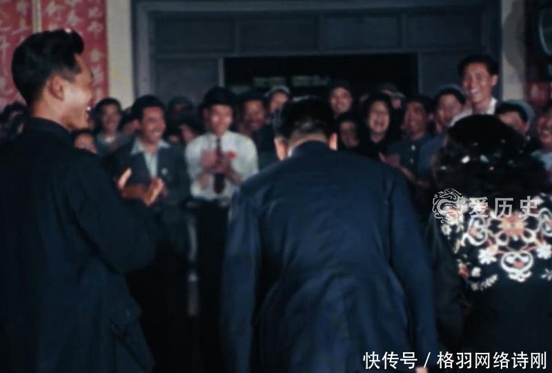 青年|老照片:50年代简朴的婚礼现场 嫁给干部是女青年的梦想