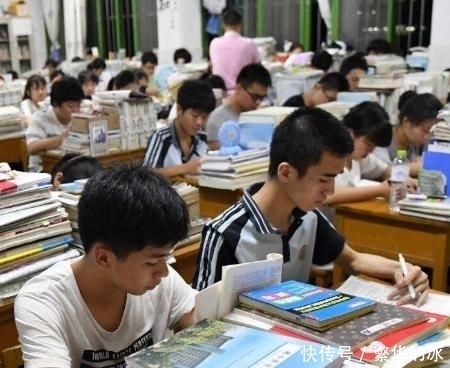 全班|班主任看不惯的同学,多半是这3种,哪怕考全班前三也不管用