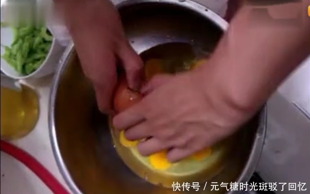 怪异|男子超市买到怪异鸡蛋，回到家打开后却把他看傻眼了