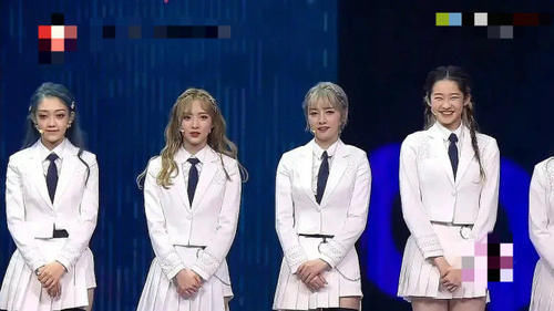  参加|创3选手参加618晚会，死亡灯光下希林显黑，只有张艺凡抗住了