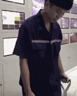 理解|搞笑GIF:这种痛,只有男人才能理解