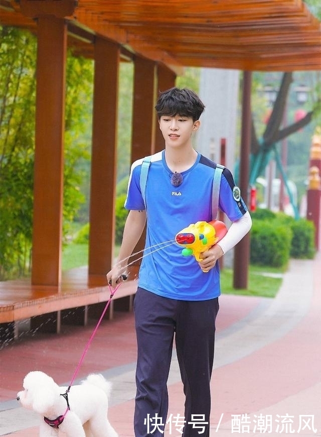 范丞丞|男孩只能穿黑白配吗?范丞丞样式非常实用