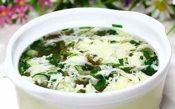 入适量|什锦蛋花汤,鲜虾粥,肉末烧辣椒,双椒童子鸡的做法