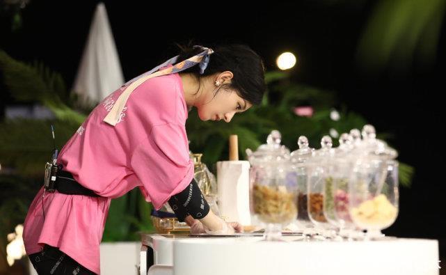 预防|赵丽颖工作室为反黑太努力,照片文案一步到位,提前预防老板被骂