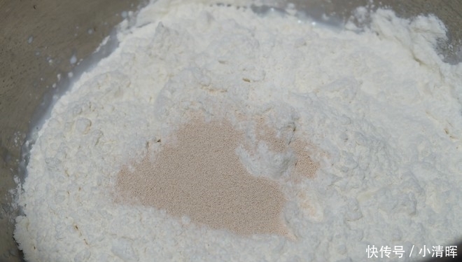  面团|面包别再买了，自己在家做，不用黄油不用高粉，柔软拉丝超好吃！