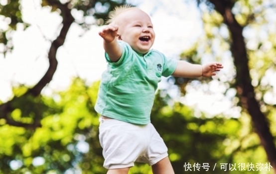 特别|孩子这种坐姿绝对不行,一定要改正,不然以后没运动天赋