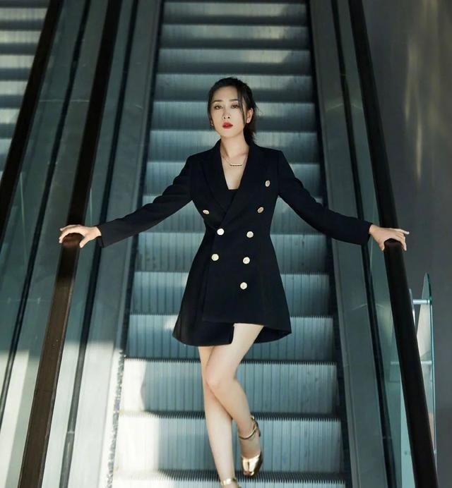  李宏毅|有部悬疑剧一直在磕邓伦，可他家团队内部对这个资源的态度不一致