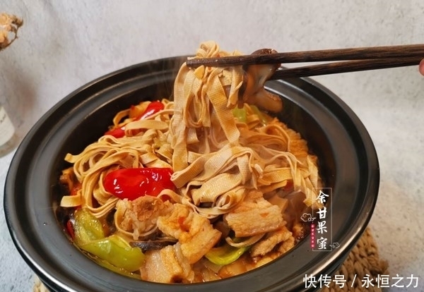 降温|天气降温,我家就爱这道菜,香辣鲜美又下饭,热乎乎的上桌