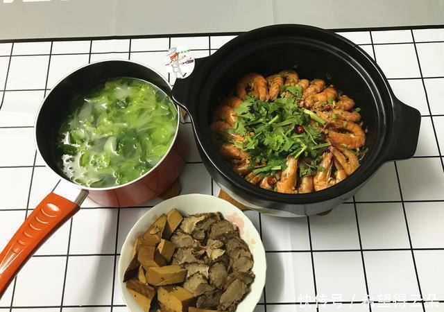 对虾|三口人晚餐,两菜一汤,有肉有虾有蔬菜,简单不浪费,比点外卖强