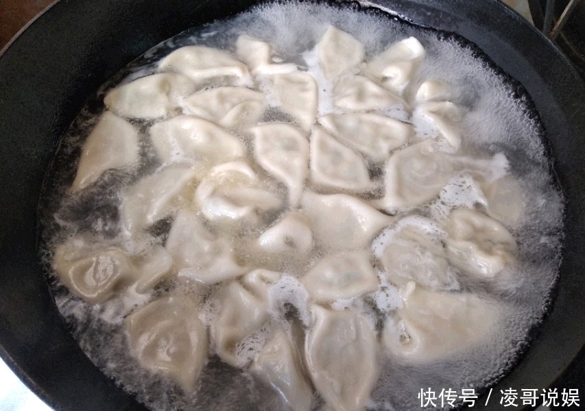 饺子|韭菜花不只能做酱，用它包饺子绝对新颖又美味