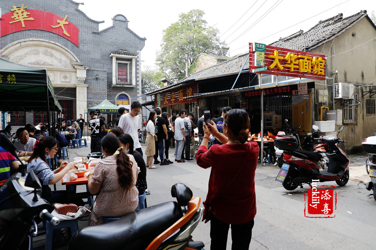 浇头|吃了这四家镇江代表性的网红面馆,基本就成了镇江锅盖面的全科生