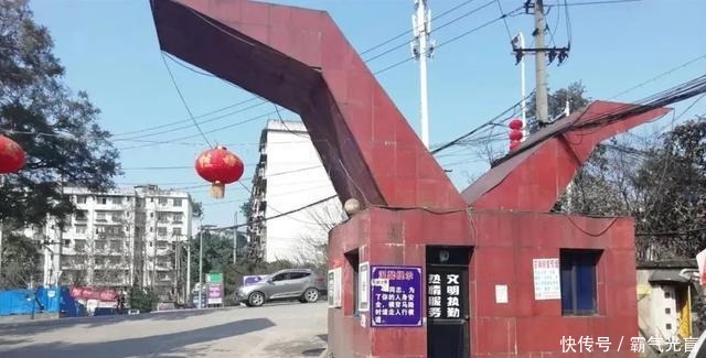 白领|宜宾新晋“美食街”,一到饭点儿人挤人!学生、白领都爱去……