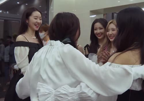 少女|孟美岐猜测下一届团王是硬糖少女303,希林不直接面对,没信心