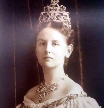 历史|世界历史绝无仅有的王室:祖母、母亲、女儿三代人,轮流成为女王