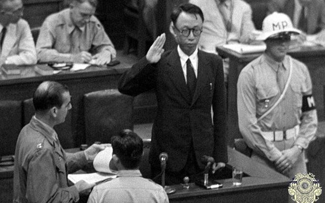 机场|末代皇帝溥仪的传奇一生：图5在机场被逮捕，图9特赦时泪流满面