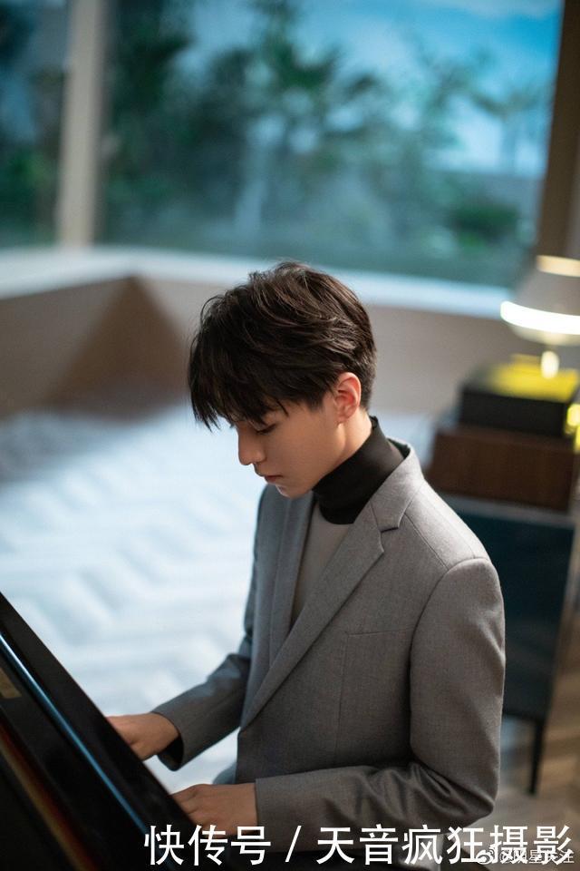 八月|王俊凯八月搭配合集,大帅哥衣品超级棒,一起学起来!????