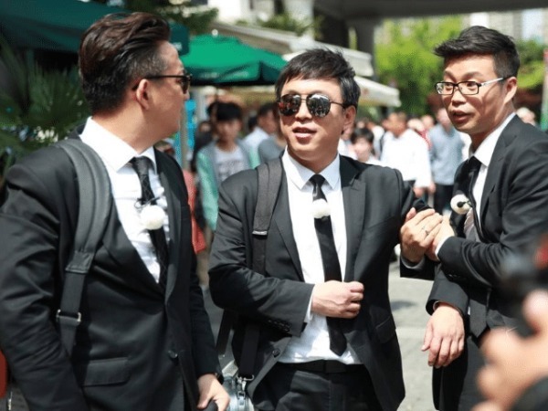  悲凉|当所有人看到王迅在笑的时候，我却看到了一丝悲凉