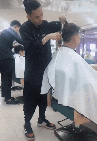 狗熊|搞笑GIF：打赢了是英雄，打败了是狗熊！