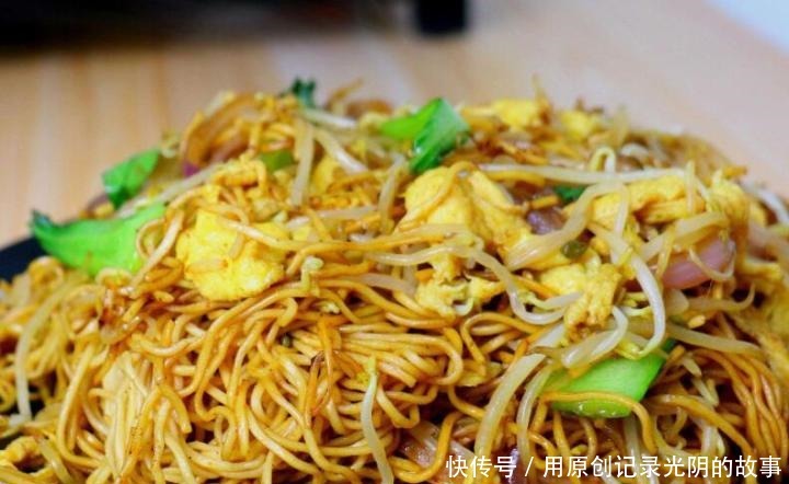 胡萝卜|花几分钟学做这款人气早餐面条,简单又好吃,孩子天天吵着要吃
