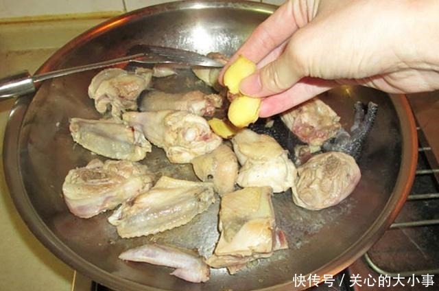 鸡肉|还在喝老母鸡汤吗这道鸡肉的做法,好吃到舔手指,上桌就能光盘