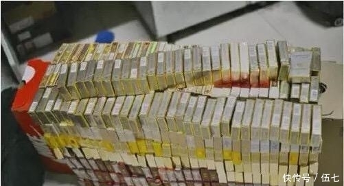 租户|房东收拾租户退的房间时,开门时被眼前的一幕吓了一跳!