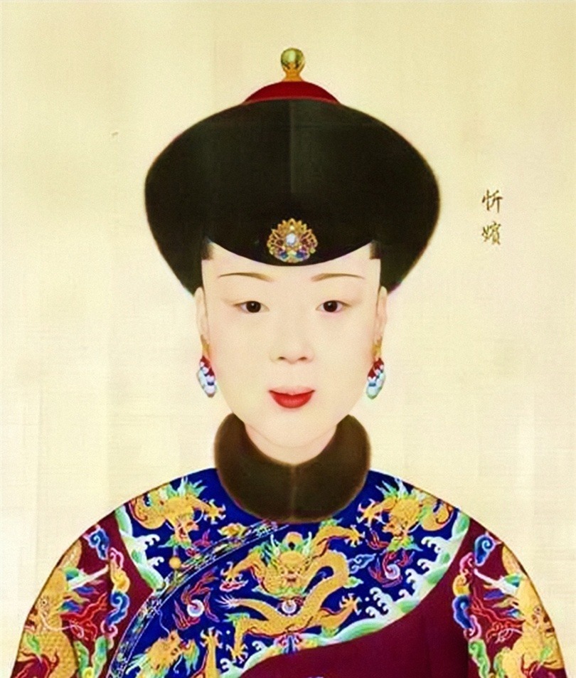 乾隆帝|乾隆和12个老婆的画像，图15比乾隆小47岁，图3是乾隆真实的相貌
