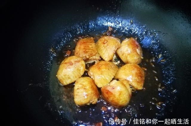 鲜香|街头网红小吃鸡翅包饭，不用烤箱也能做，鲜香美味，学会可以开店