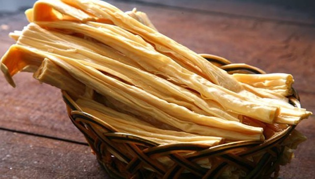  分钟|泡腐竹，别再直接用水泡，学会这一招，3分钟不到就泡发，相当快