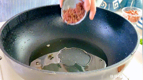 让鸡肉|经典川菜辣子鸡,4个鸡腿做一盘,下酒又下饭,看的流口水