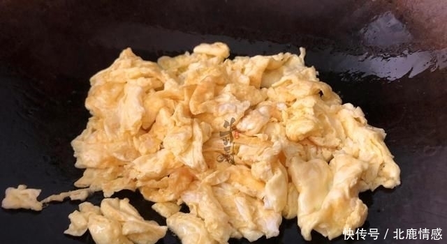 好吃|才知道鸡蛋和它一起炒这么好吃,以前吃的都是什么鬼!