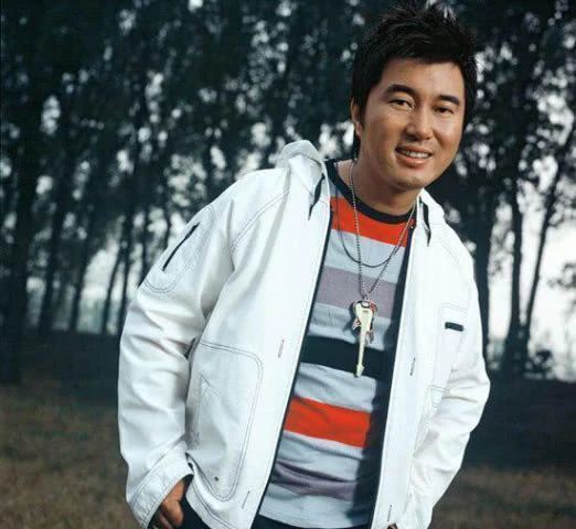 大道|《星光大道》捧红明星,身败名裂,锒铛入狱,他成一级演员