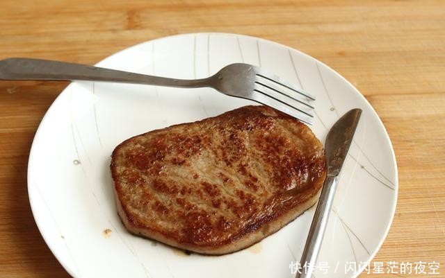 腌制|煎牛排好吃有诀窍，牢记这几步，牛排鲜嫩入味不塞牙，超好吃