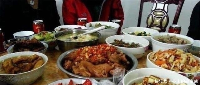 吃法|老外到中国一年,第一次吃中国菜,菜一上桌后,他们的吃法亮了