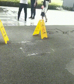 下雪|搞笑GIF:就喜欢下雪,每次都这样,不想回家!