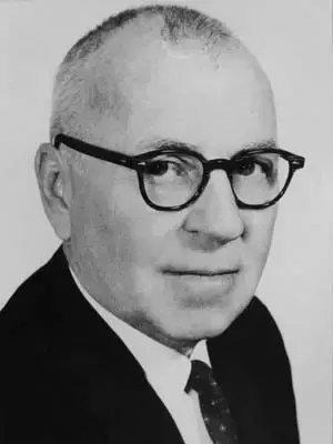 人类|黑猩猩与人类婴儿一同长大,以为自己是人类,后来变成什么样了