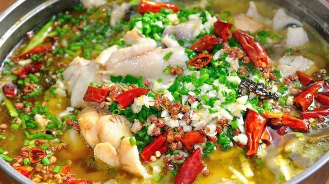 酸菜鱼|压轴菜酸菜鱼,咸香适口的鱼肉搭配酸菜,让人胃口大开,吃起来