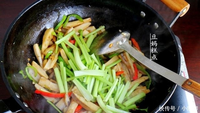 莲藕|清炒莲藕时,记得多加这2样蔬菜,爽口更下饭