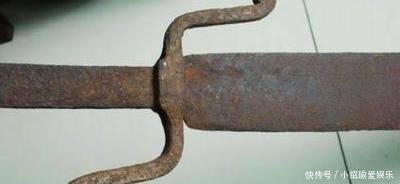 专家|老头带着祖传宝刀去鉴定,专家看到刀上四个字,忙问您的父亲是?