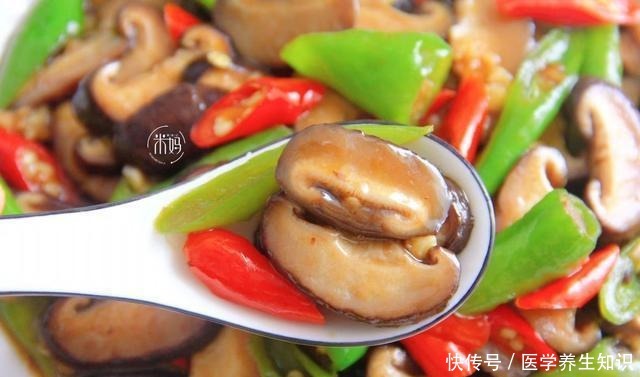 入秋|入秋后,我家常吃的一道菜,10分钟搞定,好吃到连汤汁都不剩