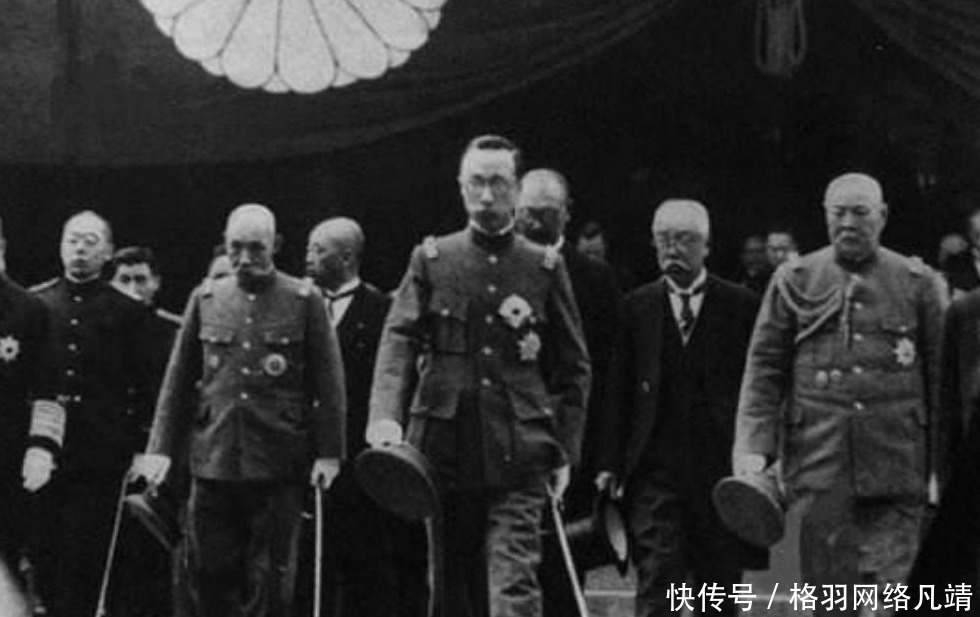 皇帝|溥仪第二次访问日本时，裕仁天皇要求他下跪，他大怒：朕也是皇帝