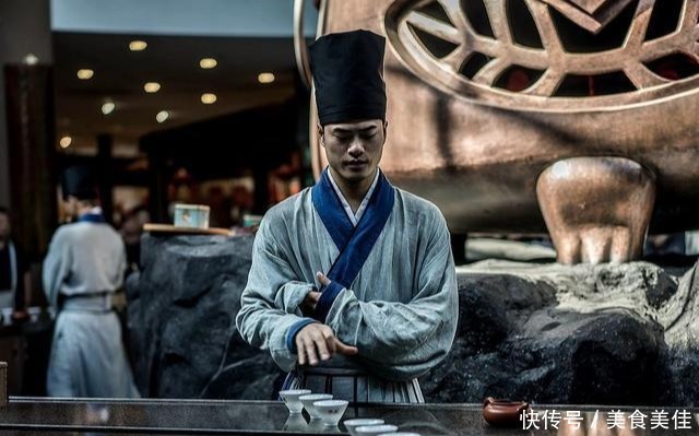 喝茶|长期爱喝茶的人,最后都怎么样了?尤其是喝浓茶,中国茶外国咖啡