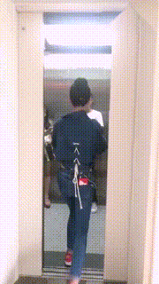 搞笑|搞笑GIF:小弟弟你这么小就会撩妹啊