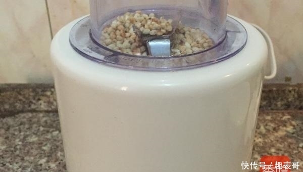 养生|早餐的最爱不是豆浆油条,而是这碗黑漆漆的东西,常吃养生还乌发