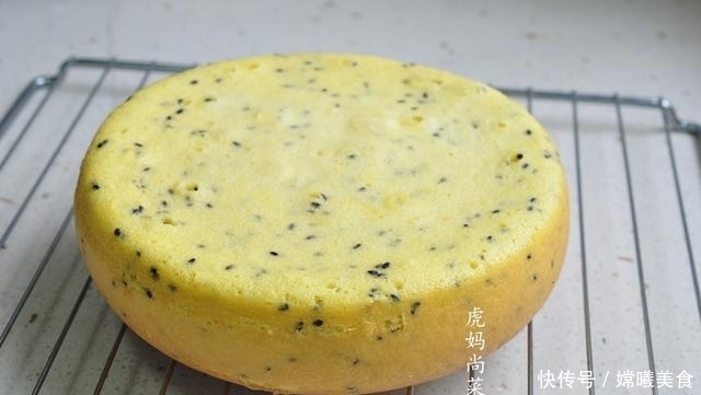  酸奶|玉米粉+酸奶+鸡蛋，做成无油又低糖的早餐蛋糕，好吃健康易消化