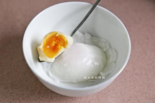  出沫|水煮荷包蛋，千万不要水开下锅，多加这几步，鸡蛋圆嫩完整不出沫