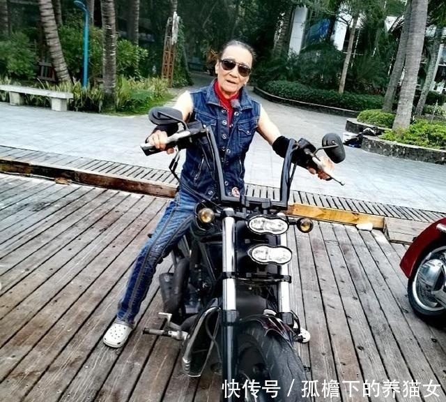 生日|谢霆锋的40岁生日太奢侈了,他的父亲也不在