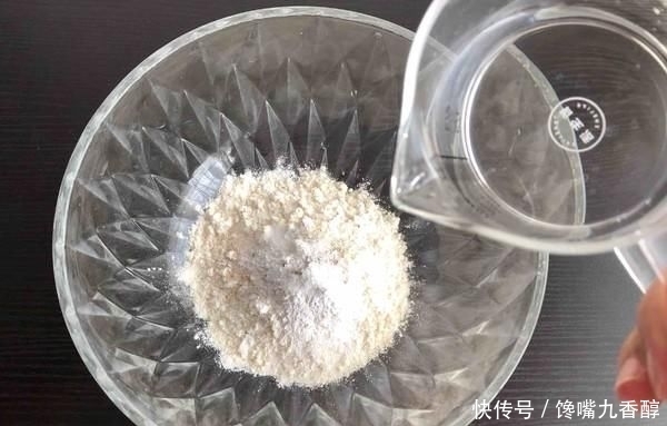  排长队|夫妻20年只卖一种早餐，5元1份，天天清晨排长队，晚了买不到