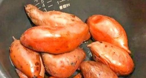 电饭煲烤红|把红薯直接放进电饭锅,不用烤箱,不加一滴水,流着汤汁太好吃了