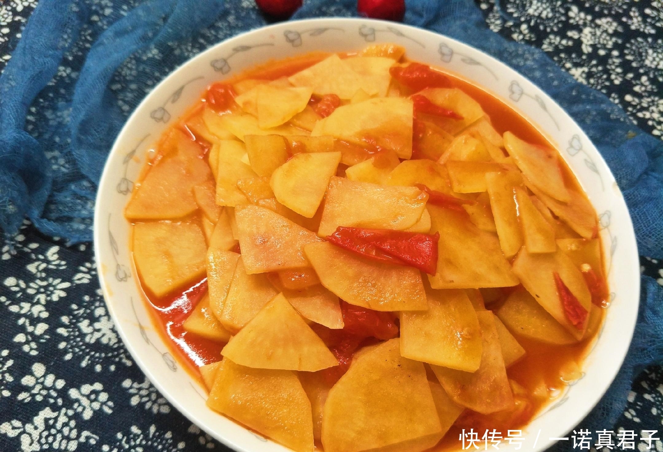 中秋|中秋家宴,时令蔬菜要多吃,教你土豆炖西红柿,汤香味美