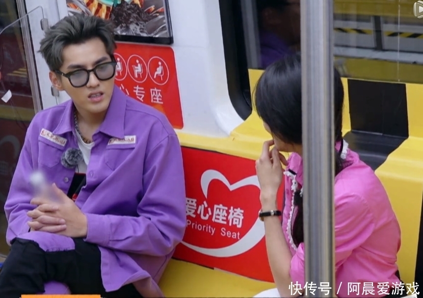 郑爽忘了吴亦凡英文名,求生欲迅速上线,